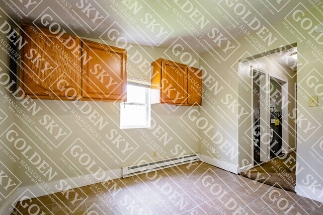 Building Photo - 808 W 1st St