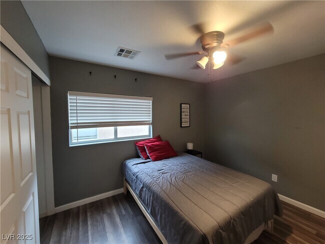 Foto del edificio - 6213 Capehart Falls St