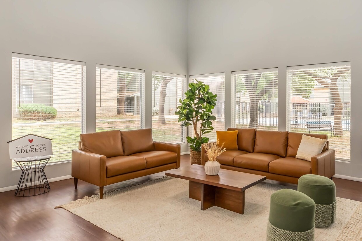 Primary Photo - Parkside Apartments