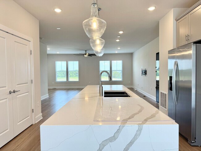 Foto del edificio - POTOMAC SHORES - BEAUTIFUL VIEWS! (interne...