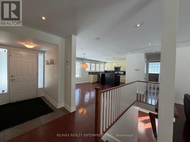 Photo du bâtiment - 860 Clarkson Rd S