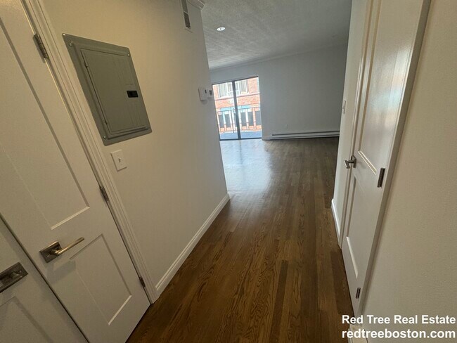 Foto del edificio - 320 Hammond Pond Pkwy