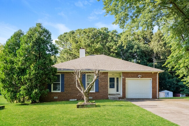 Building Photo - 823 Hadley Rd