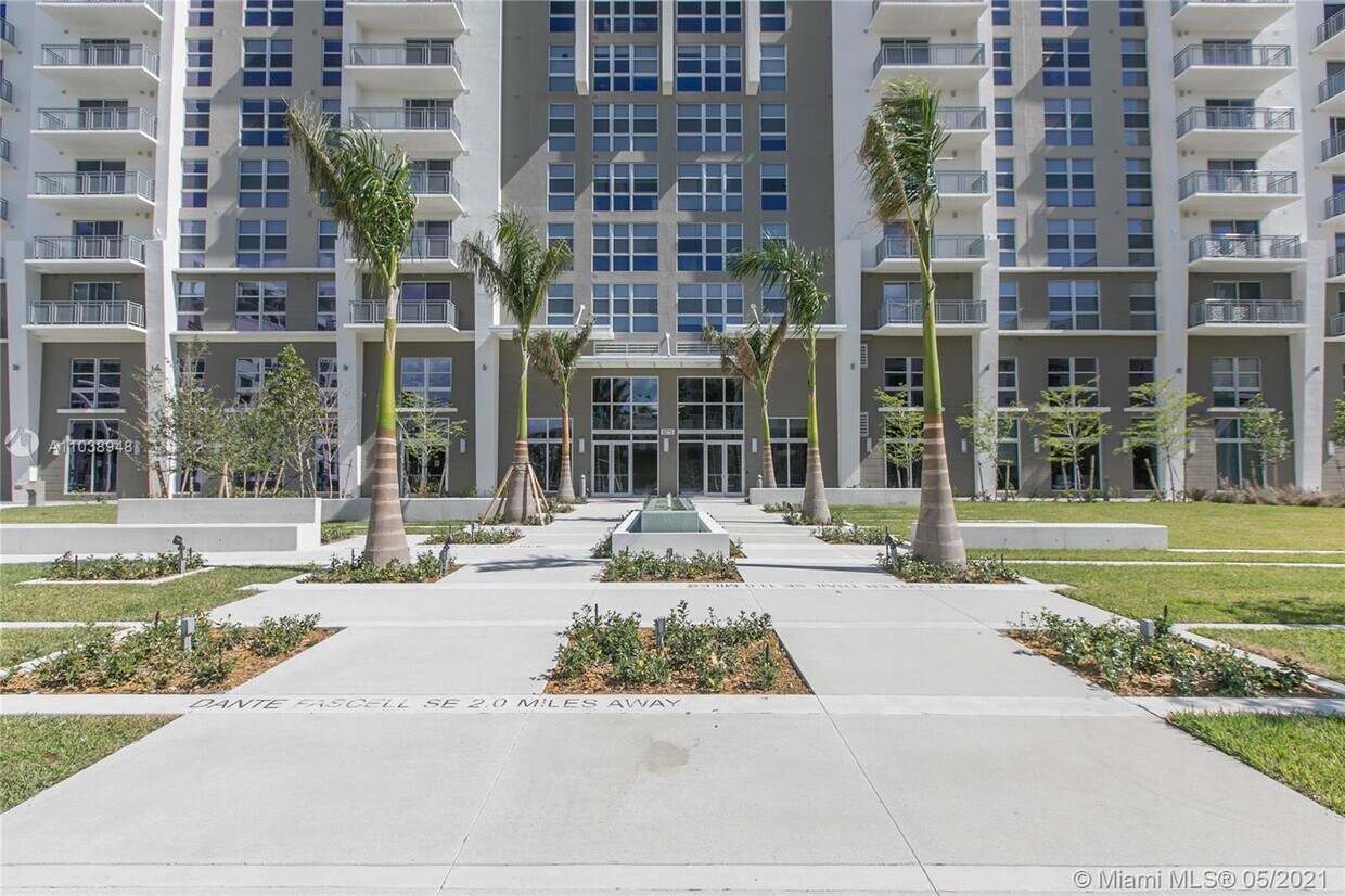 Foto principal - 8217 SW 72nd Ave
