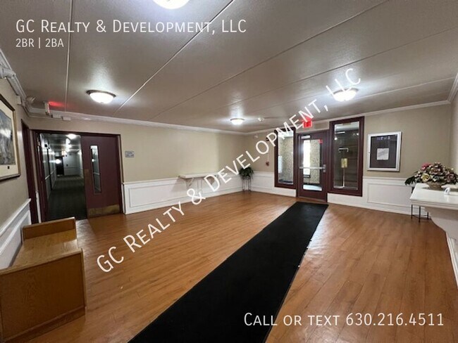 Building Photo - ***ARLINGTON HEIGHTS - SCARSDALE / END UNI...
