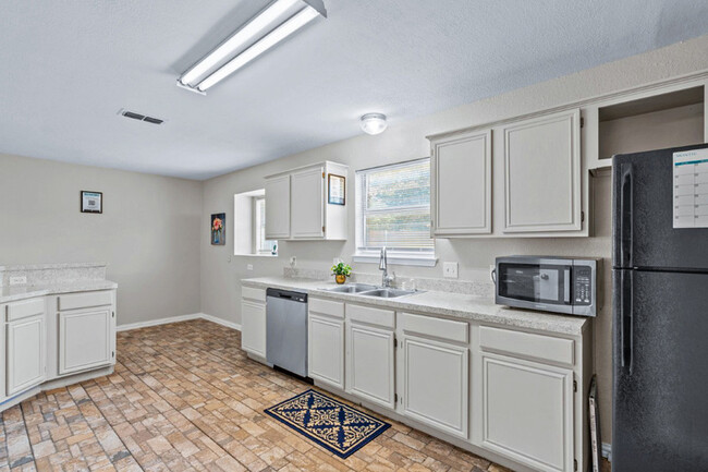 Building Photo - 4115 Appleyard Dr