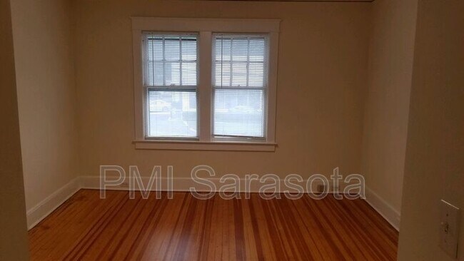 Building Photo - 354 West Putnam Avenue