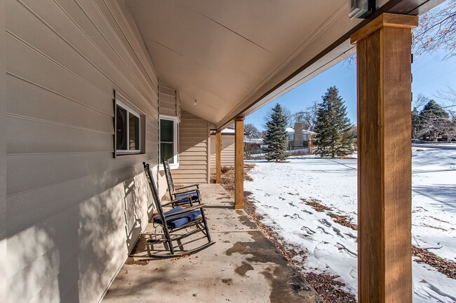 Building Photo - Charming & Spacious Home in Littleton