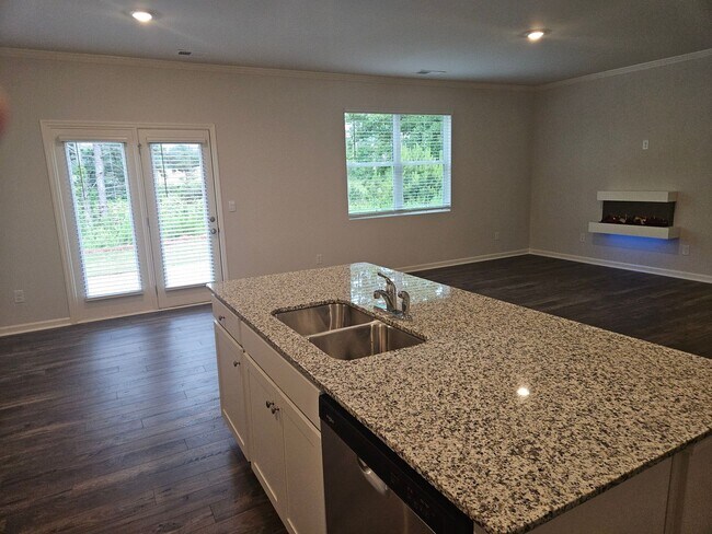 Foto del edificio - New Construction Five Bedroom Avail Now