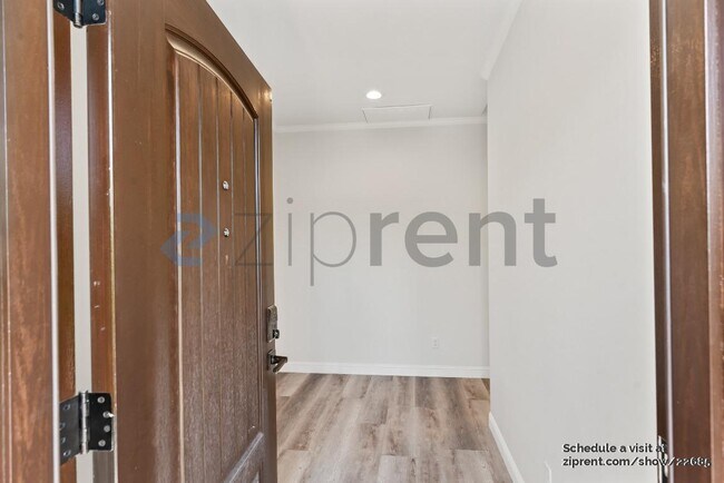 Foto del edificio - 1419 Flickinger Ave