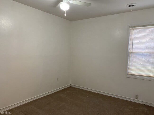 Building Photo - 3 br, 1 bath House - 25121 Hayes Blvd