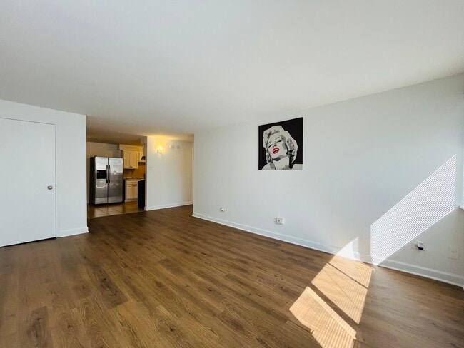 Building Photo - 8806 Briar Ct