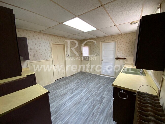 Building Photo - 411 Anderson-