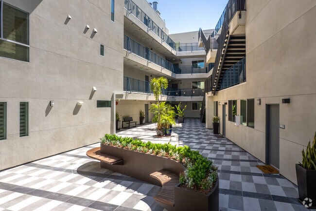 Property Courtyard - Legacy Tamarind