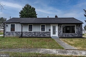 Building Photo - 259 Pinecrest Dr