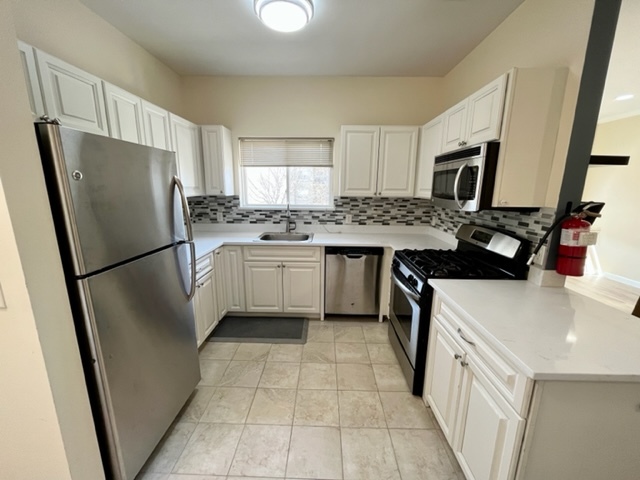 Kitchen - 1016 Brittany Dr