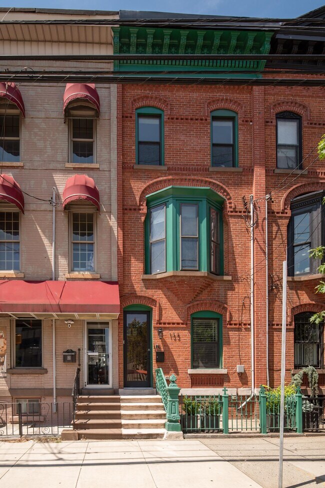 Building Photo - 133 Palisade Ave