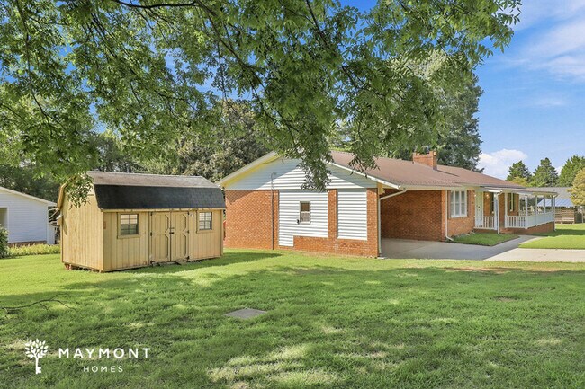 Foto del edificio - 1404 Cedar Dr