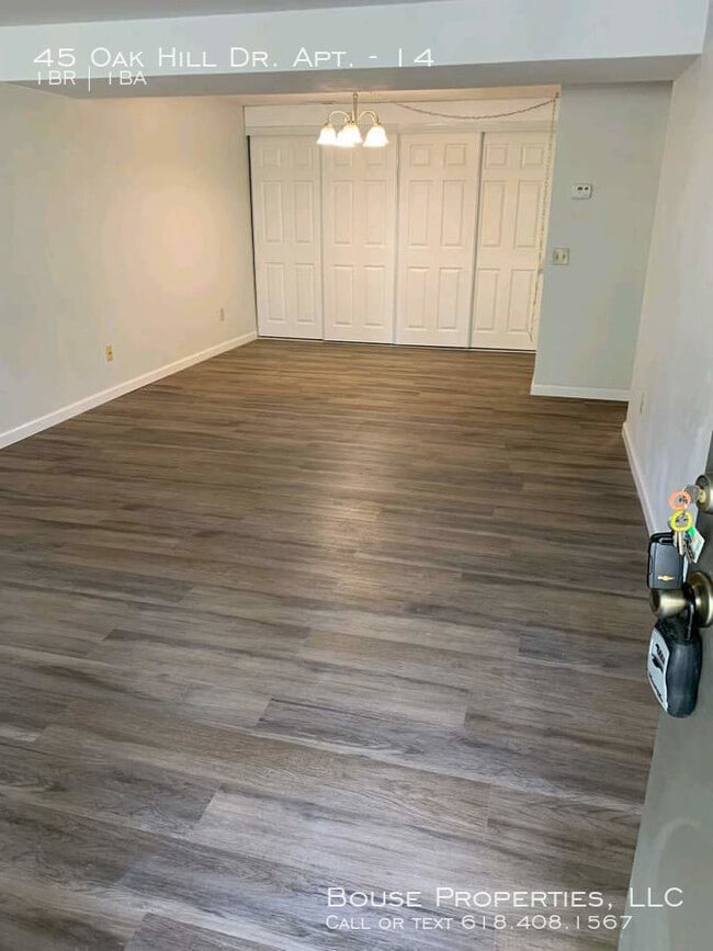 Foto del edificio - 45 Oak Hill Dr