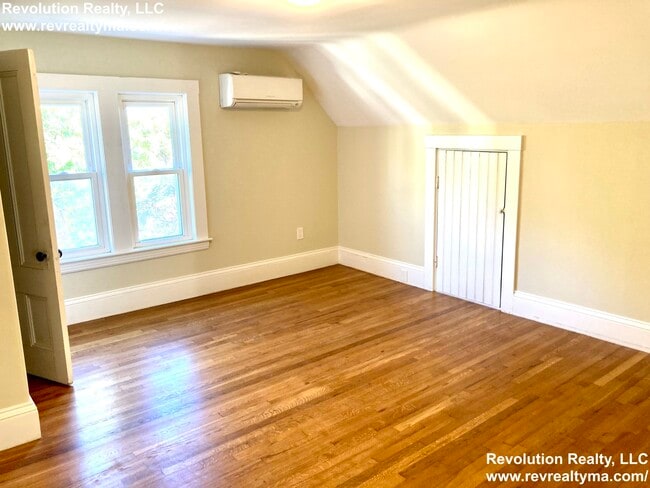 Building Photo - 63 Hudson St