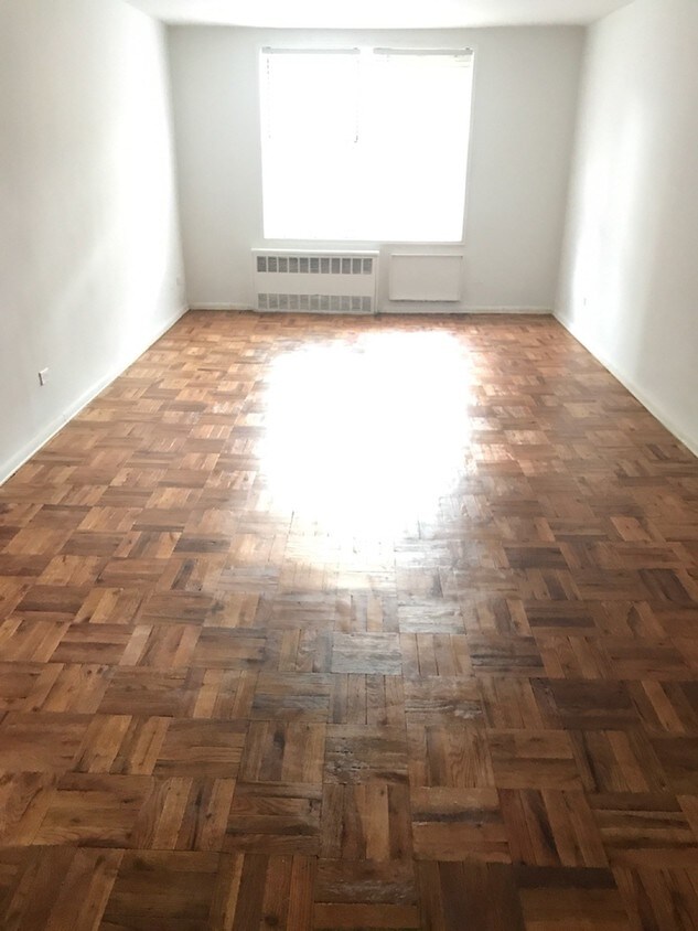 Foto principal - 64-11 Queens Blvd