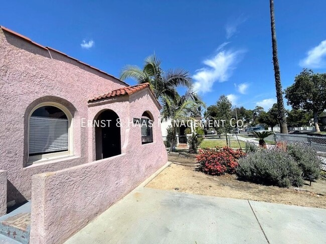 Building Photo - 1411 E Poppy St
