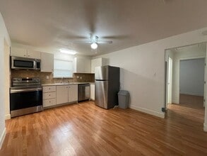 Building Photo - 809 Glen Garden Dr