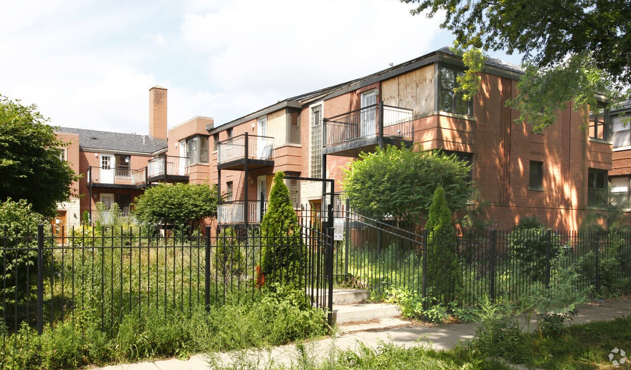 Primary Photo - 7314-7322 N Winchester Ave
