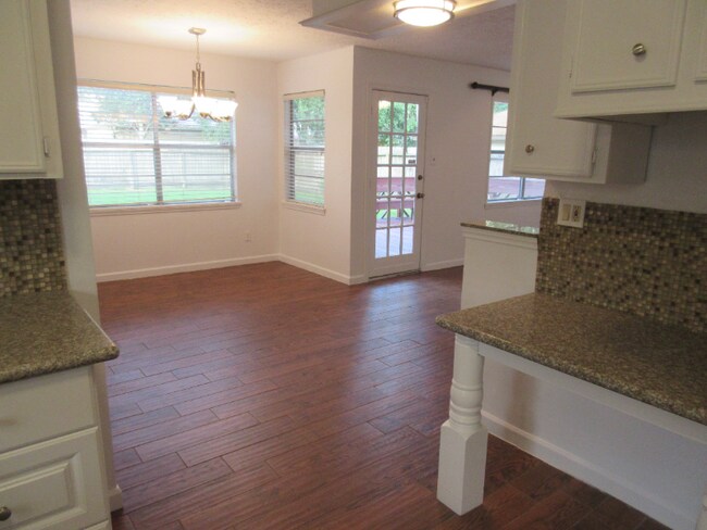 Foto del edificio - 17318 Edsall Dr