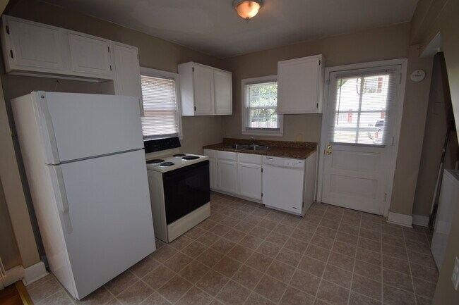 Foto del edificio - VIRTUAL SHOWINGS AVAILABLE - Cute 3 Bedroo...