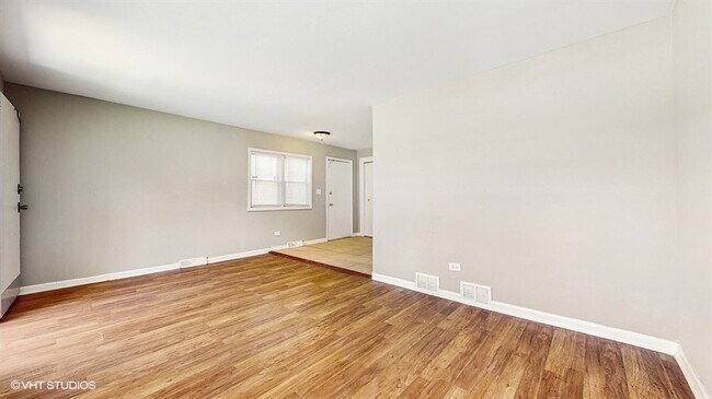 Foto del edificio - 309 W 109th Pl