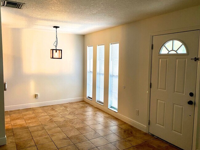 Photo - Southern Oaks 2 / 2 with Office & Sun Room Townhome