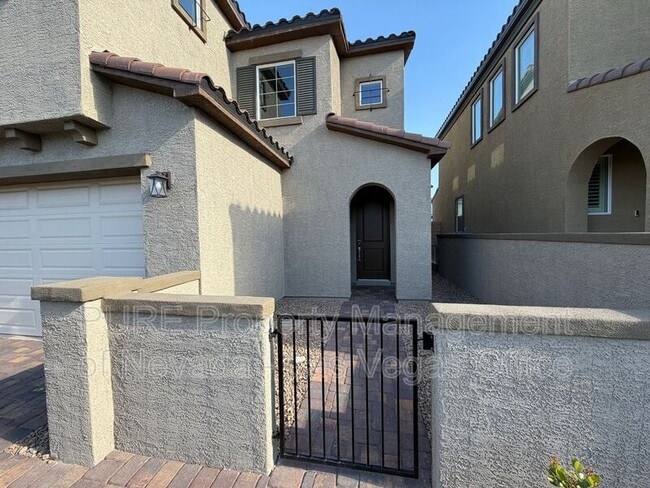 Building Photo - 10661 Valletta Ave