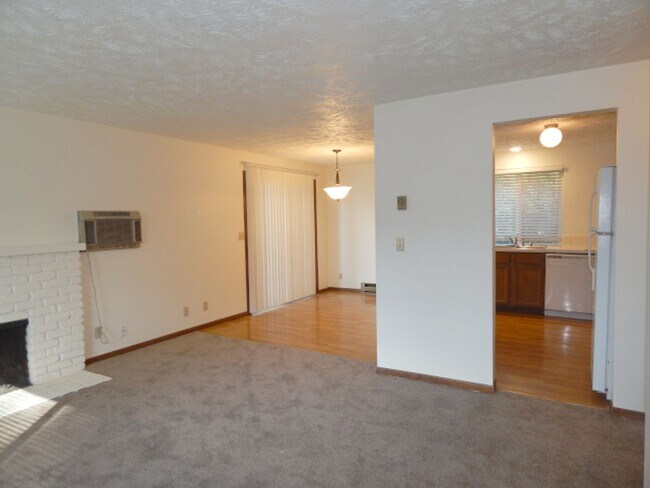 Foto del edificio - 3151 E 33rd/3152 E 32nd_