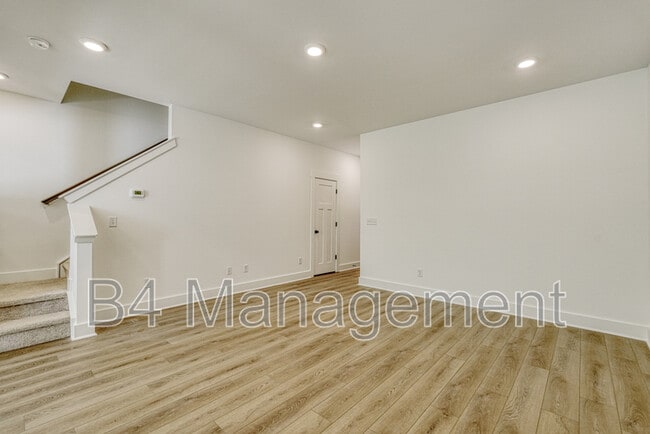 Building Photo - 416 W Parima Ct
