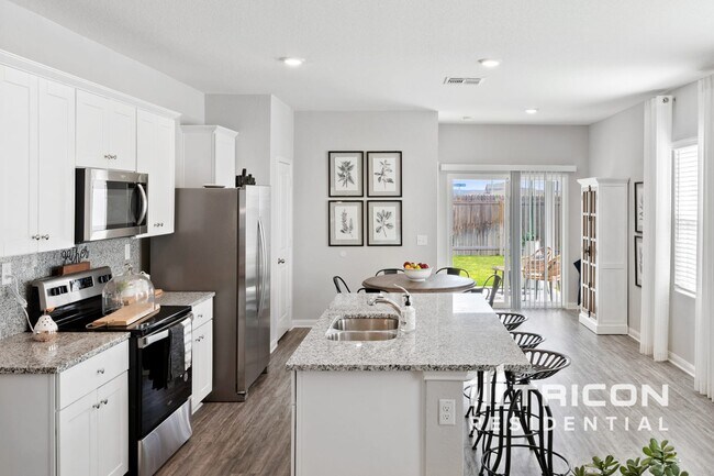 Building Photo - 14331 Palm Ridge