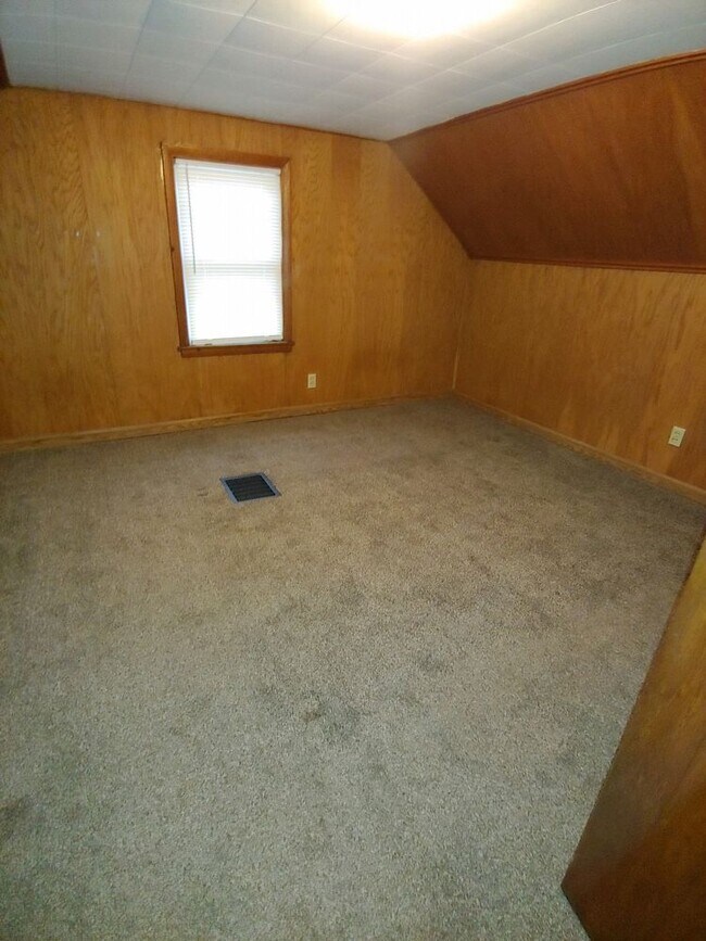 Building Photo - 2309 Shoop Street - 3 Bedroom Home