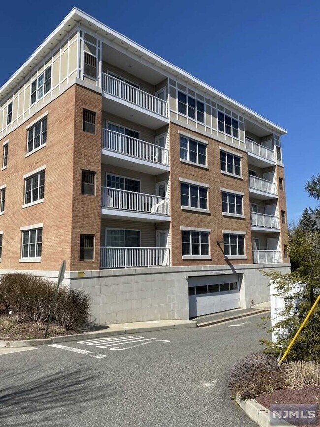 Foto del edificio - 106 Terrace Ave