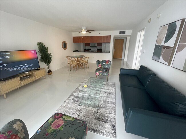 Building Photo - 1200 Brickell Bay Dr