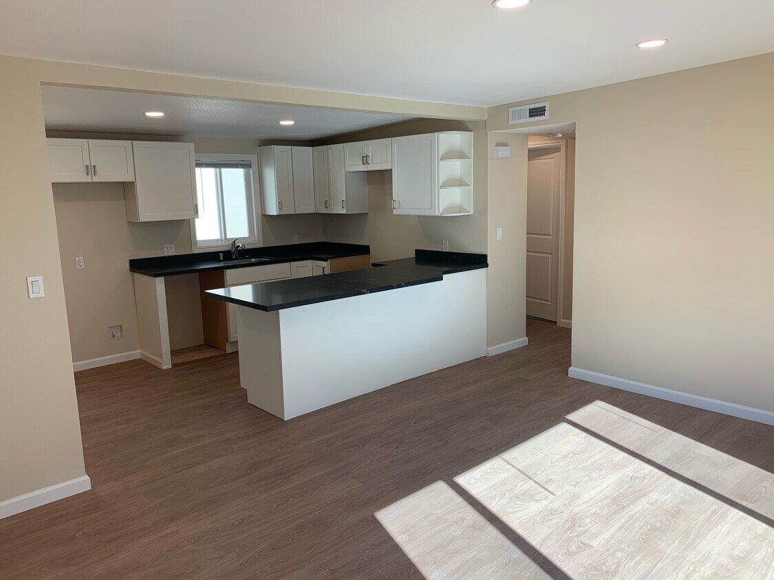 Kitchen - 1218 Floribunda Ave