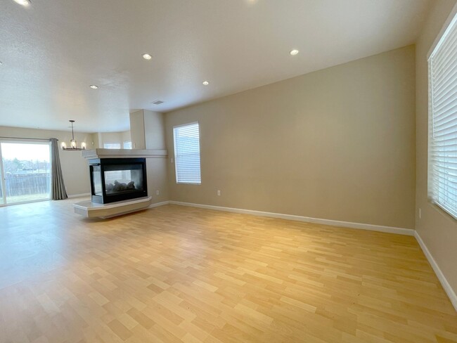 Building Photo - 4 bedroom home! Unifinished basement! 2-ca...