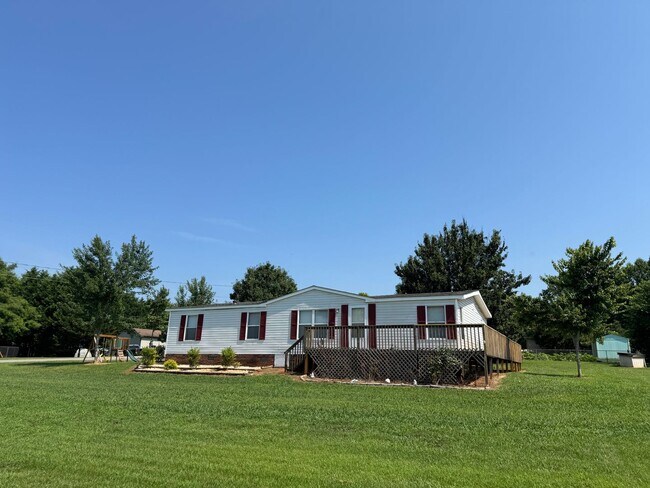 Foto del edificio - Three Bedroom Doublewide in Claremont
