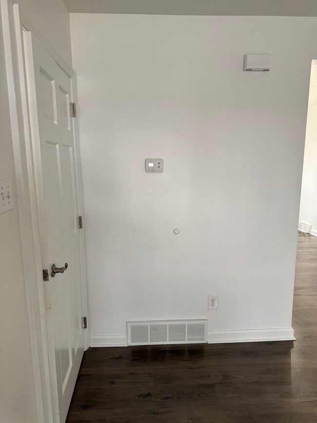 Building Photo - 66 Suburban Ln