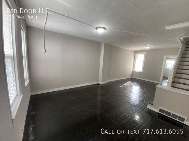 Building Photo - 216 Park Pl
