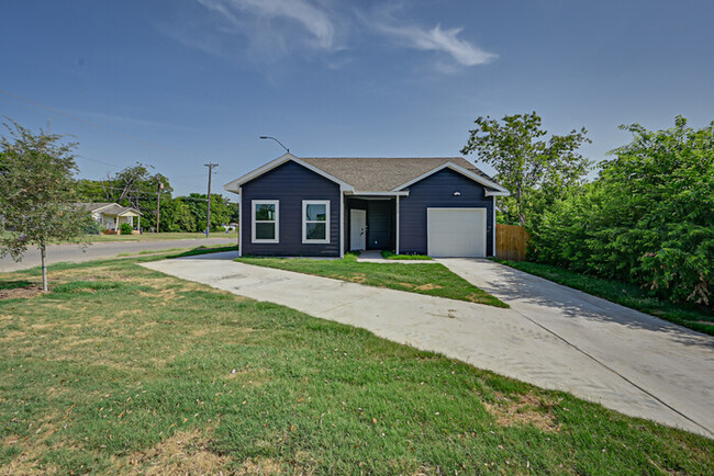 Building Photo - NO ADMIN FEE- SAVINGS OF $300.00!