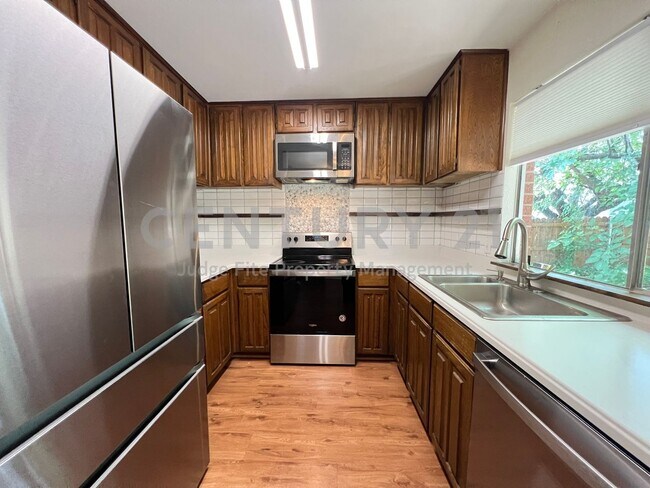 Foto del edificio - Beautiful 3/2/2 Home in Desirable Birdvill...