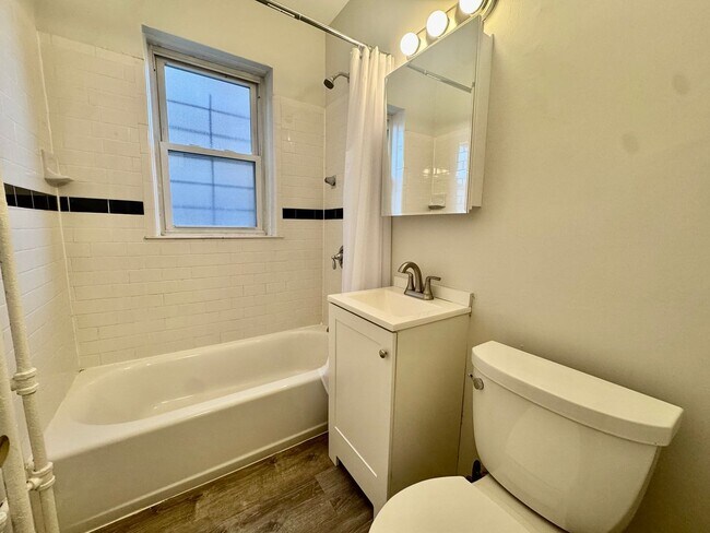 Building Photo - 2-bed Comm & Wash Brighton