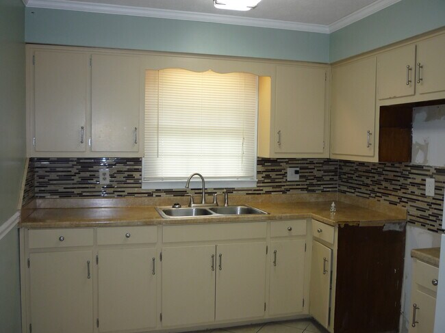 Building Photo - 5371 Delray Dr