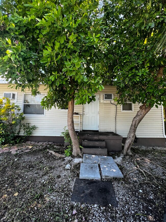Foto del edificio - 2406 Harris Ave