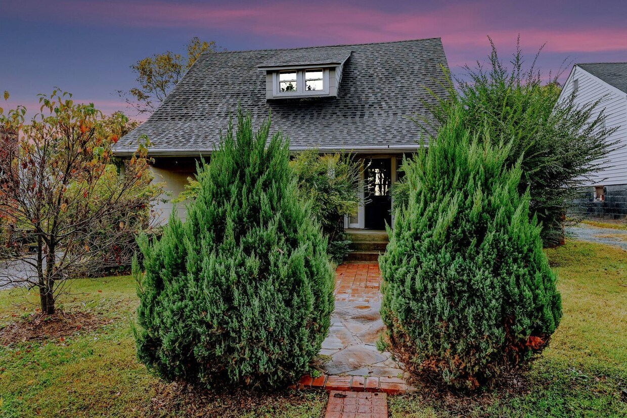 Foto principal - Historic Home in East Nashville